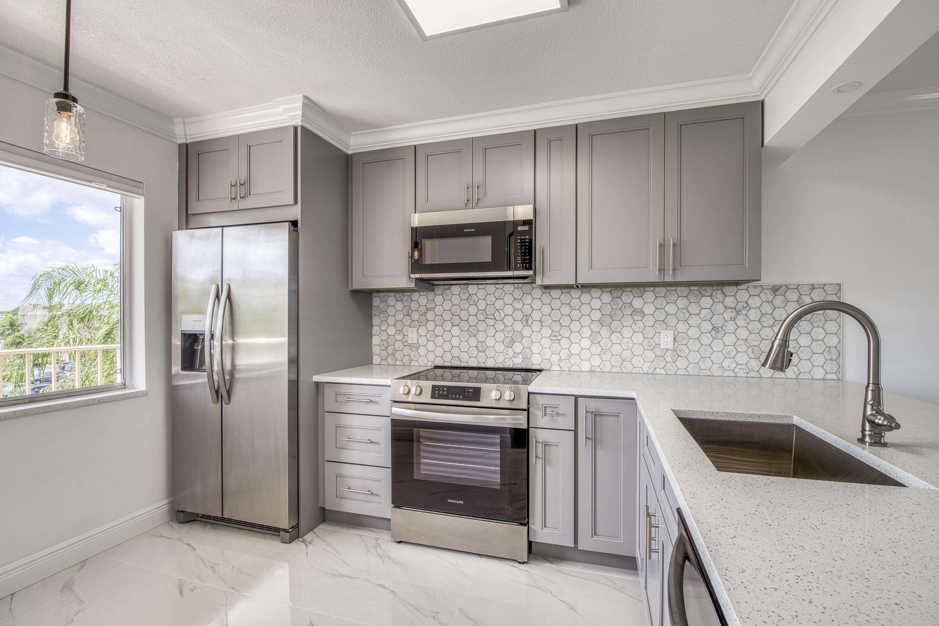 6795 Huntington Lane 406