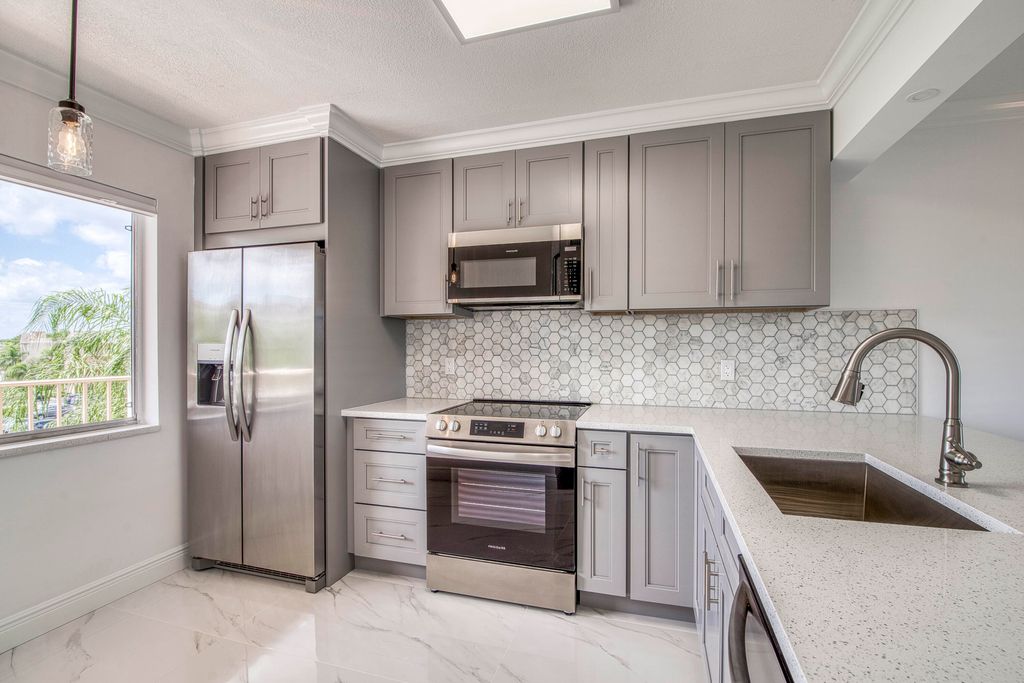 Photo of 6795 Huntington Lane #406, Delray Beach, FL 33446 (MLS # B26034364)