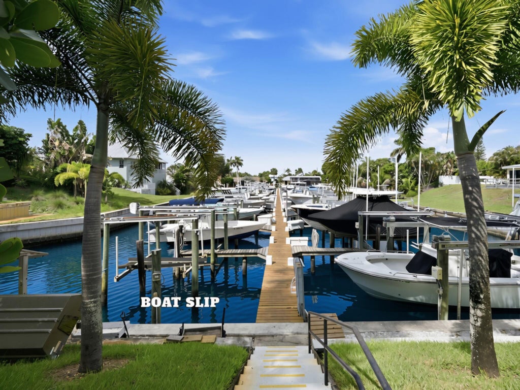 Photo of 4564 SE Robertson Road, Stuart, FL 34997 (MLS # B26071264)