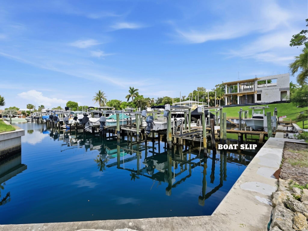 Photo of 4564 SE Robertson Road, Stuart, FL 34997 (MLS # B26071264)