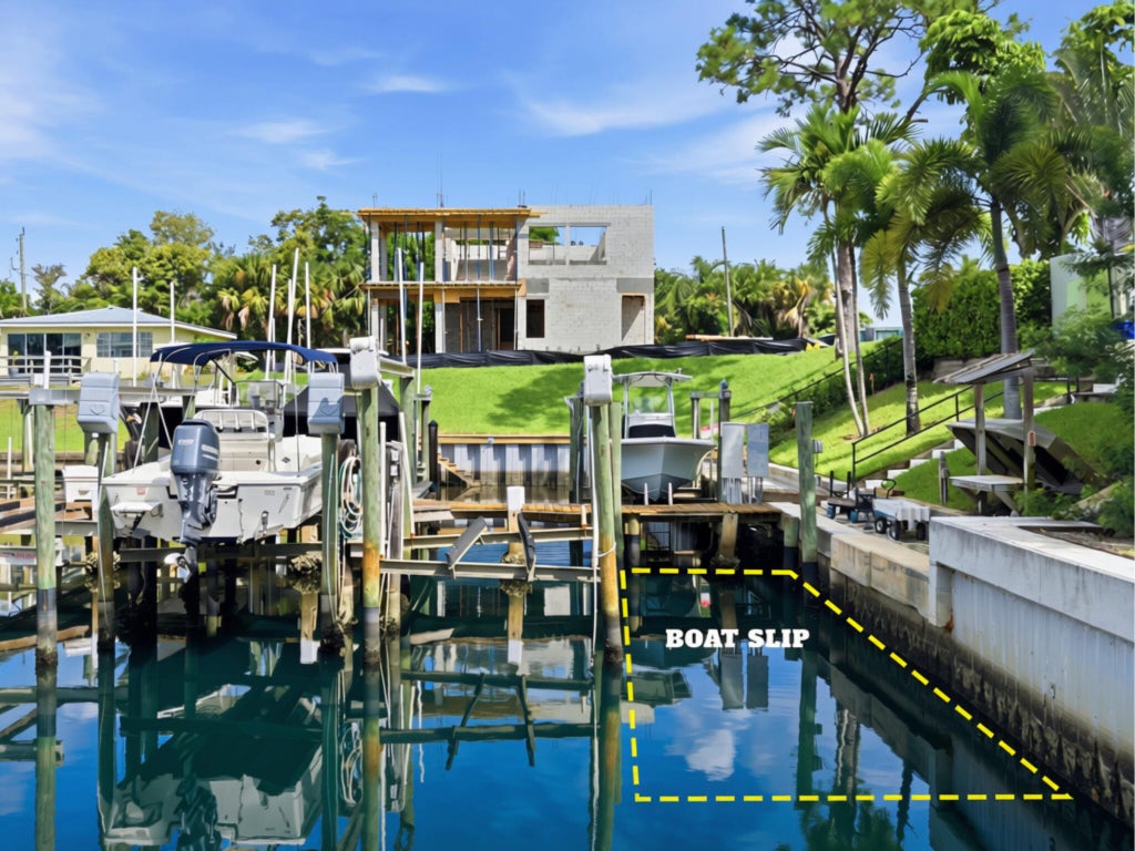 Photo of 4564 SE Robertson Road, Stuart, FL 34997 (MLS # B26071264)