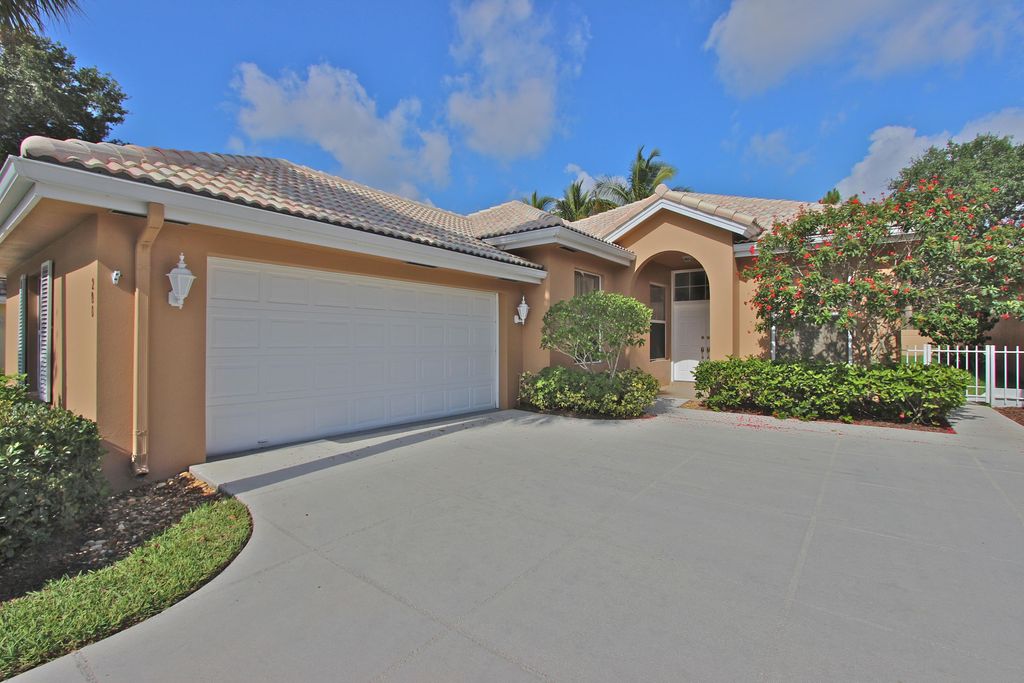 Photo of 200 S Hampton Drive, Jupiter, FL 33458 (MLS # R11167400)