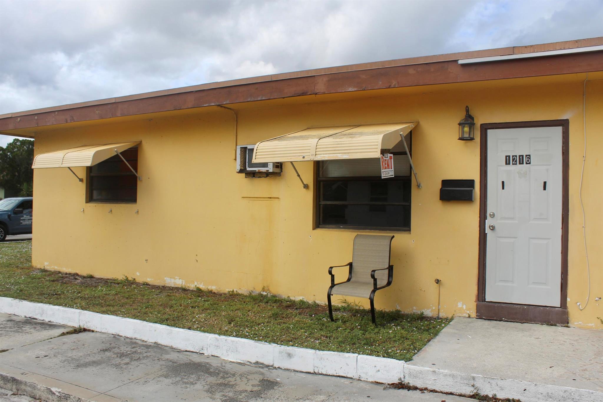 LAKE WORTH TOWN OF - Residential Lease
