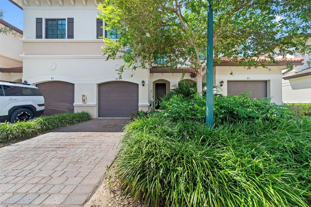 Photo of 4222 E Dixie Highway #82, Oakland Park, FL 33334 (MLS # F10528572)