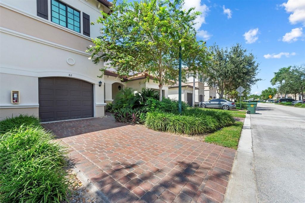 Photo of 4222 E Dixie Highway #82, Oakland Park, FL 33334 (MLS # F10528572)