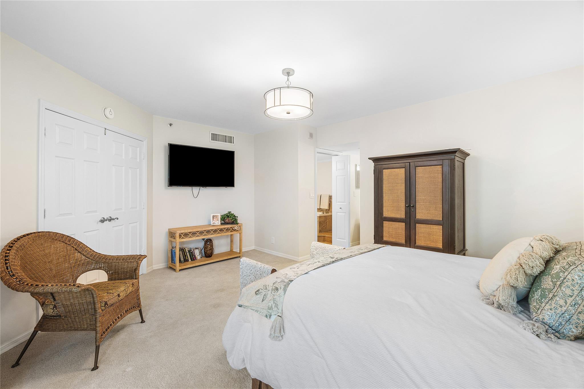 MIZNER COURT CONDO - Residential Lease