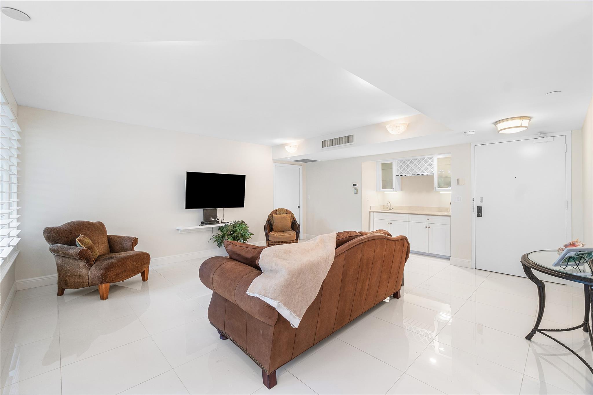 MIZNER COURT CONDO - Residential Lease