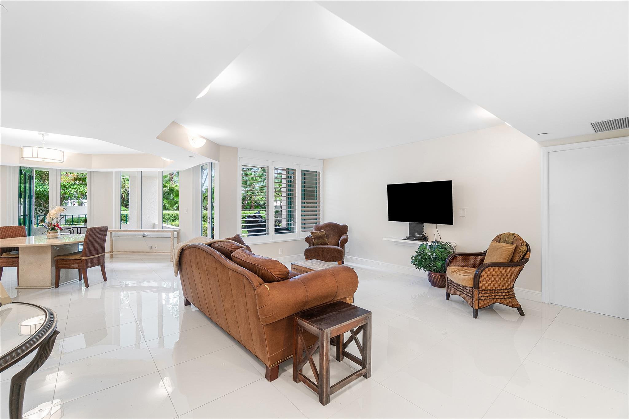 MIZNER COURT CONDO - Residential Lease