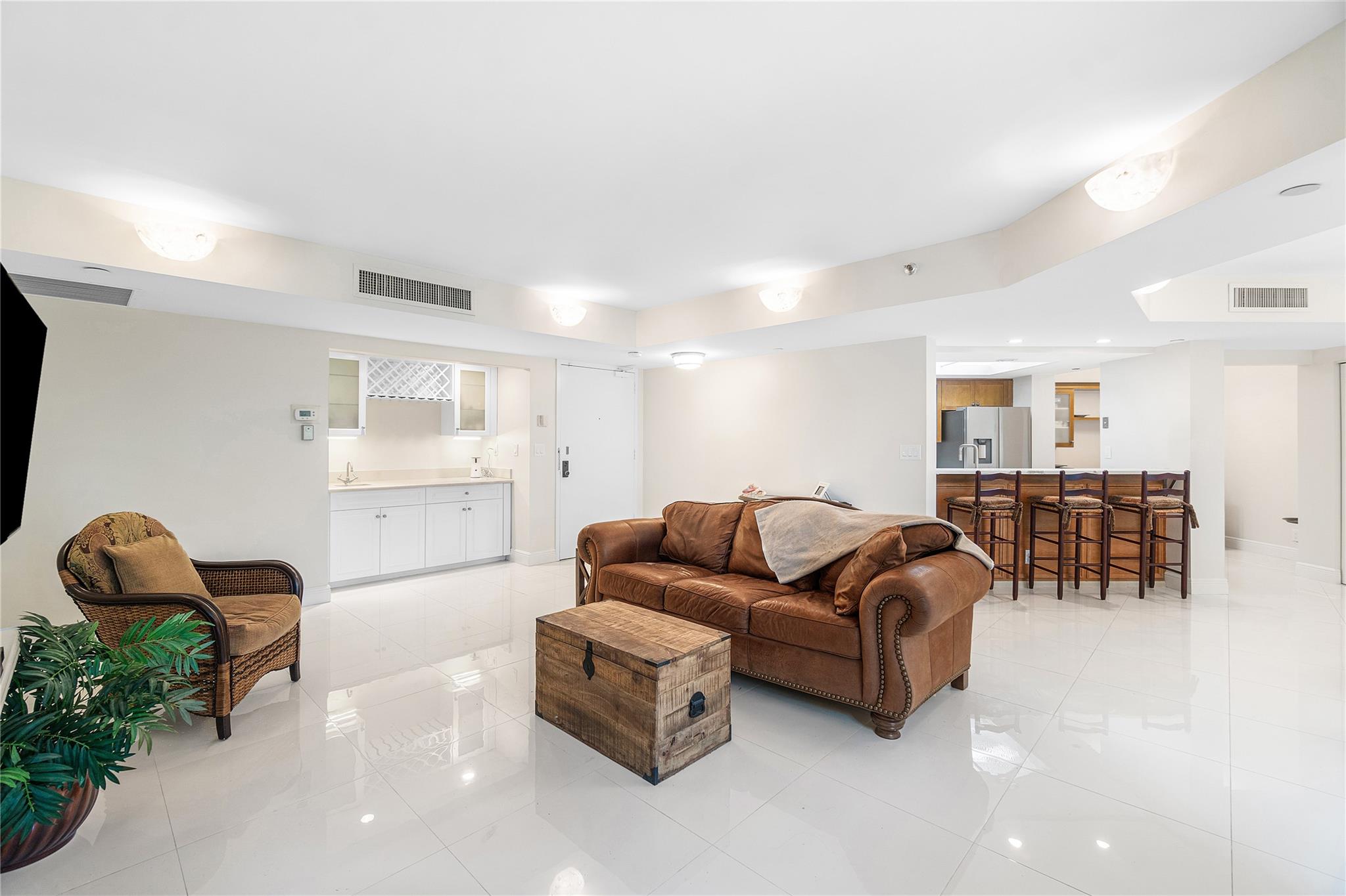 MIZNER COURT CONDO - Residential Lease