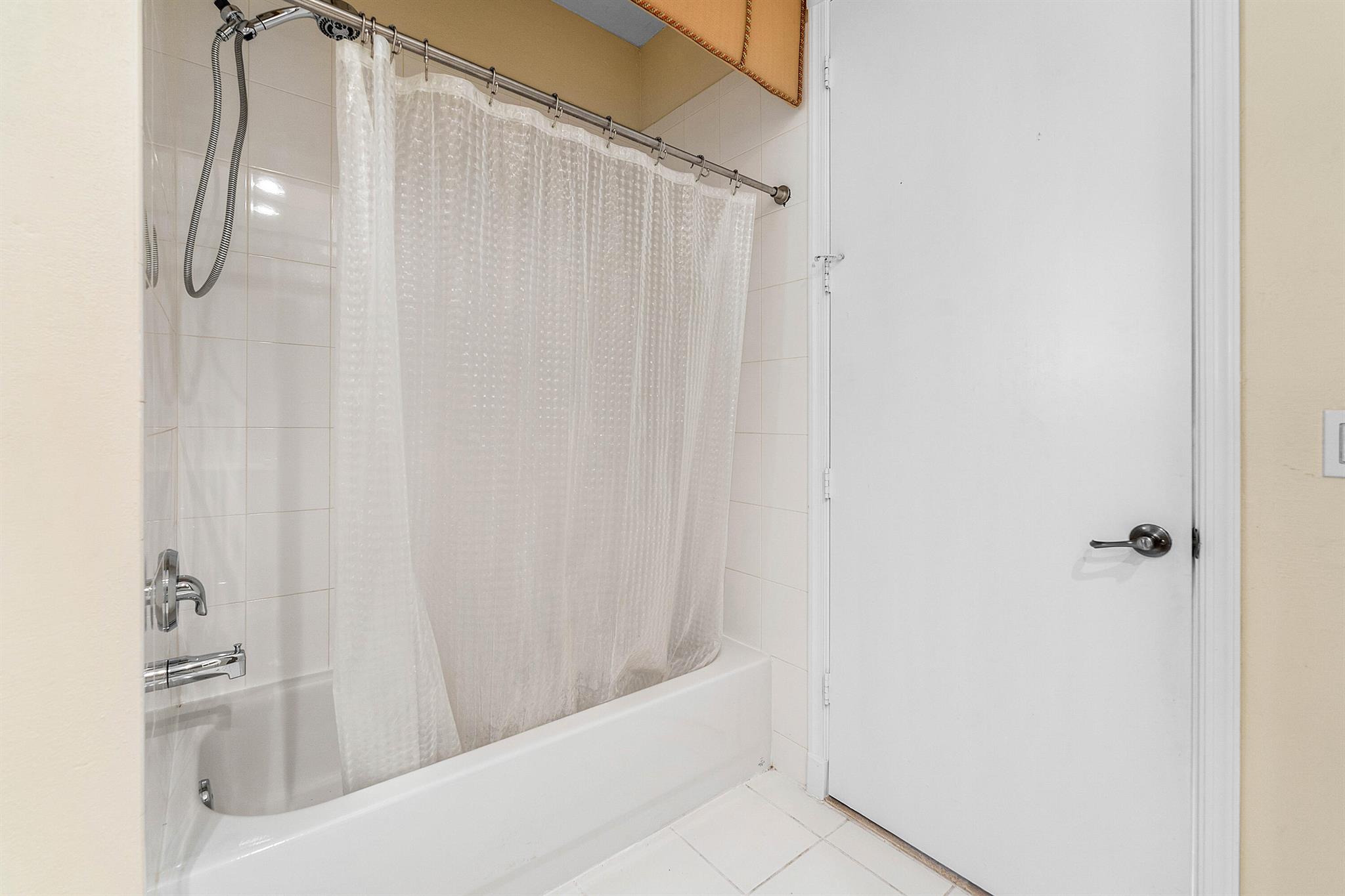 MIRABELLA AT MIRASOL A - Residential Lease