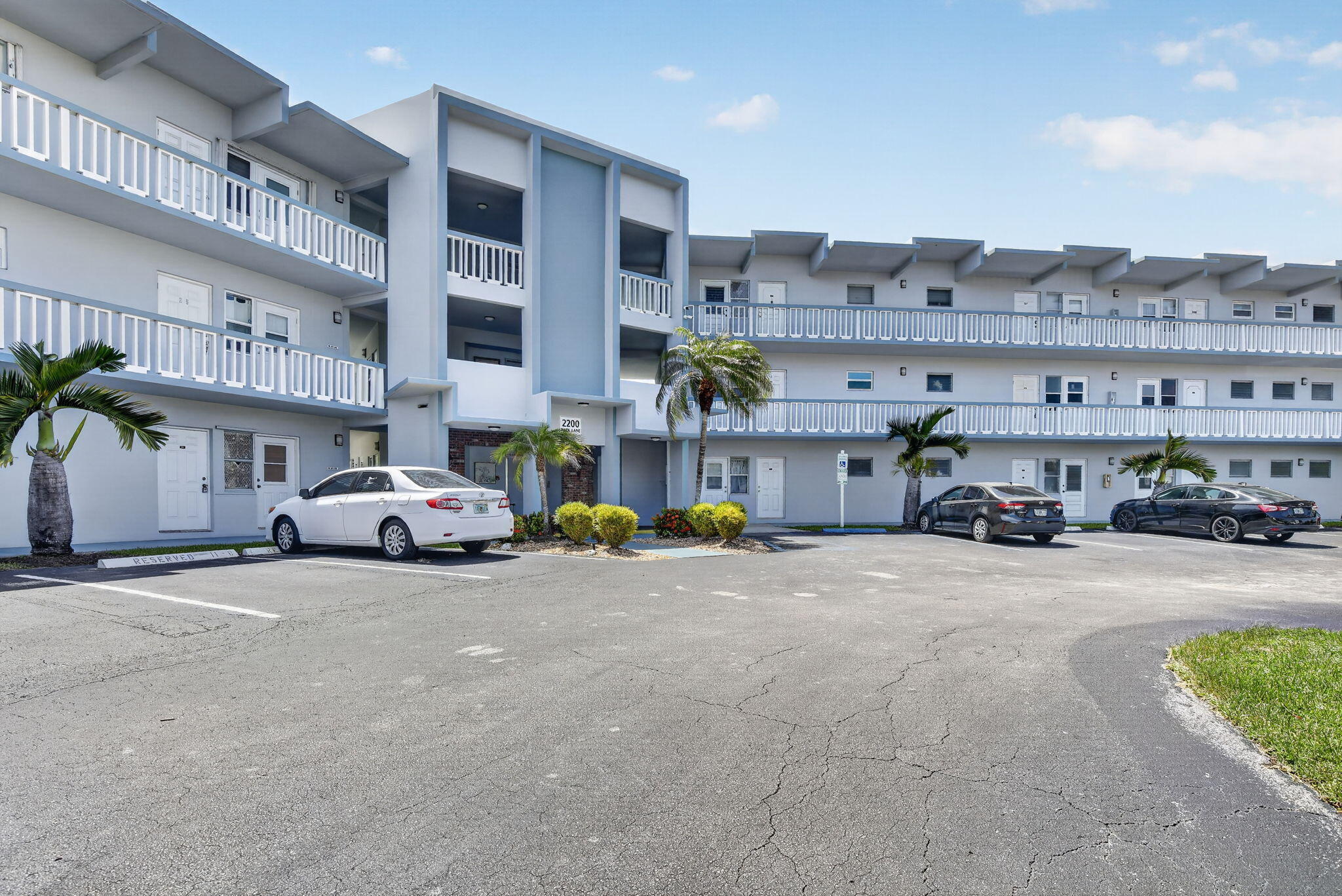 2200 PARK Lane 208, Hollywood FL 33021
