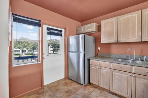 Tiny photo for 2200 PARK Lane #208, Hollywood, FL 33021 (MLS # B26051756)