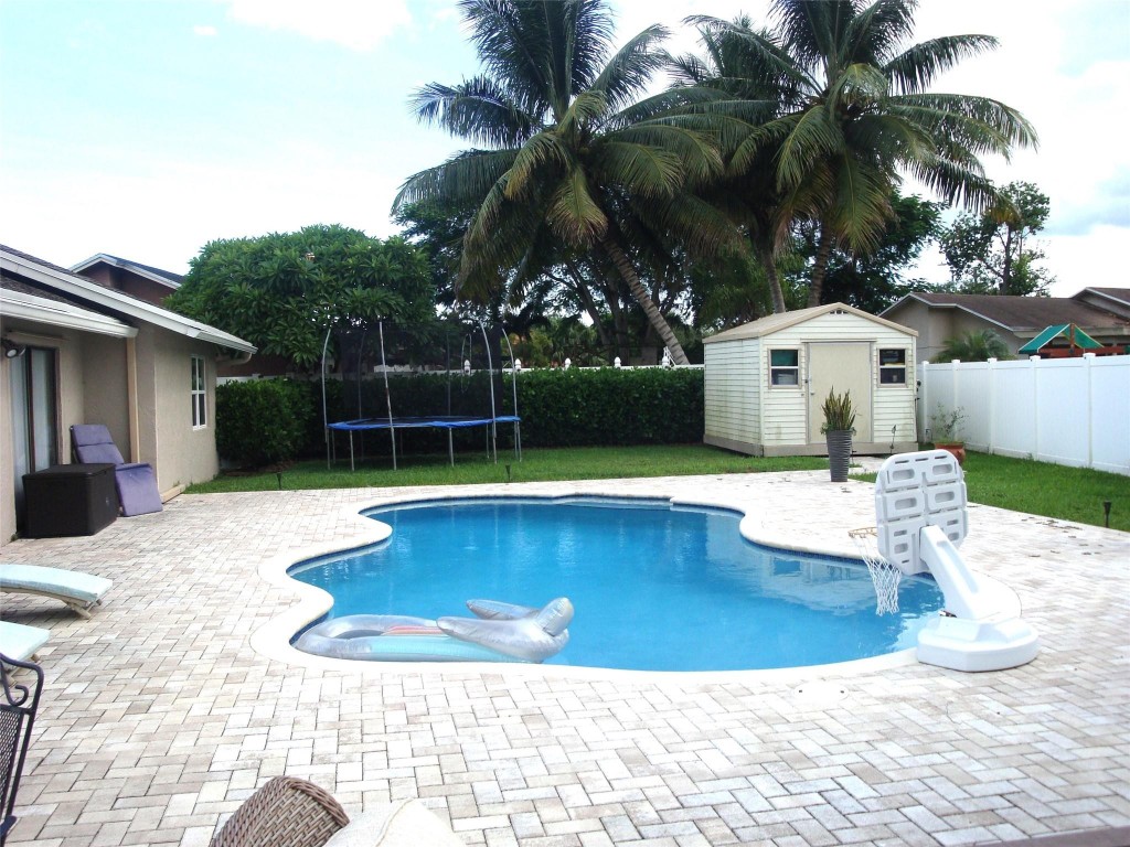 Woodmont Tr 72-B 105-18 B - Residential