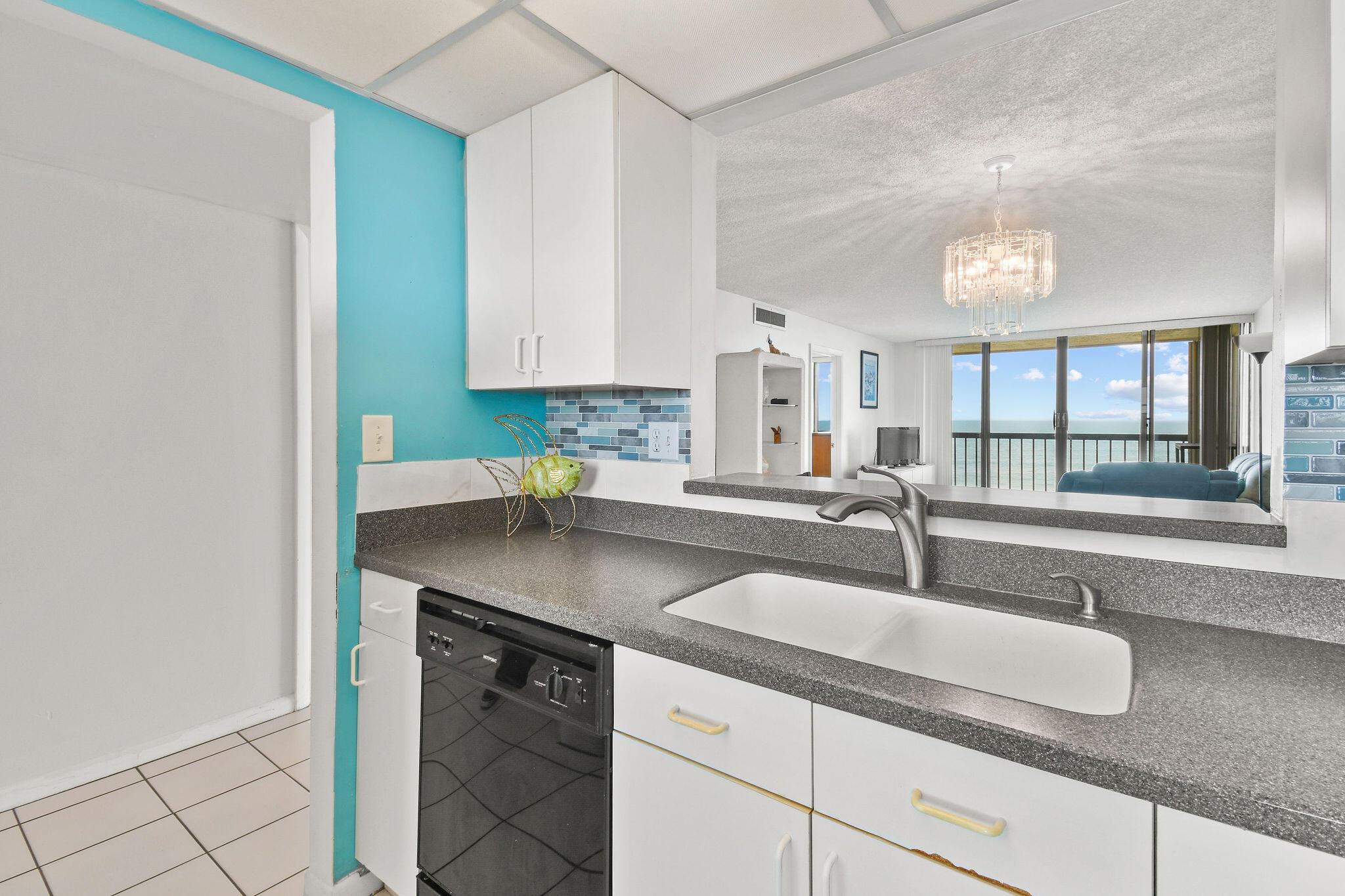 ISLAND CREST CONDOMINIUM - Residential