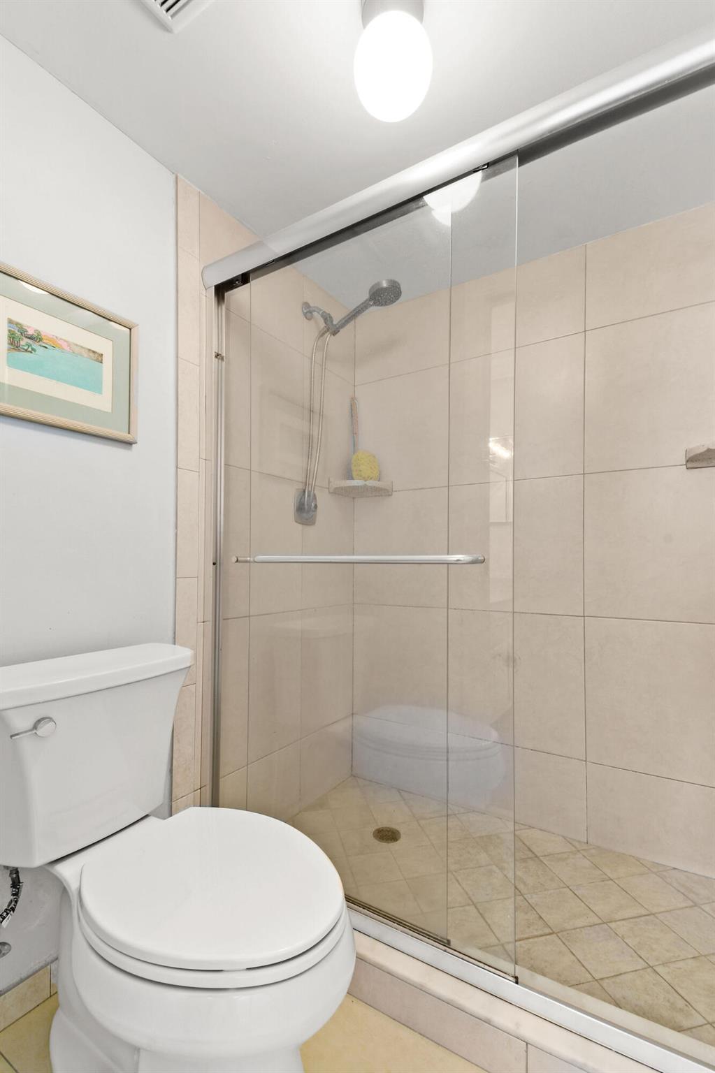 ISLAND CREST CONDOMINIUM - Residential