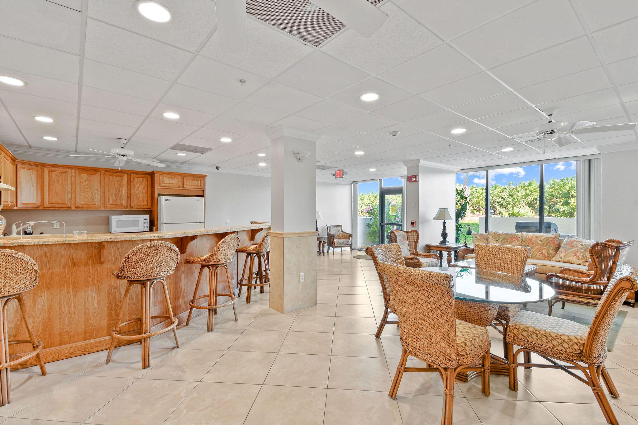 ISLAND CREST CONDOMINIUM - Residential