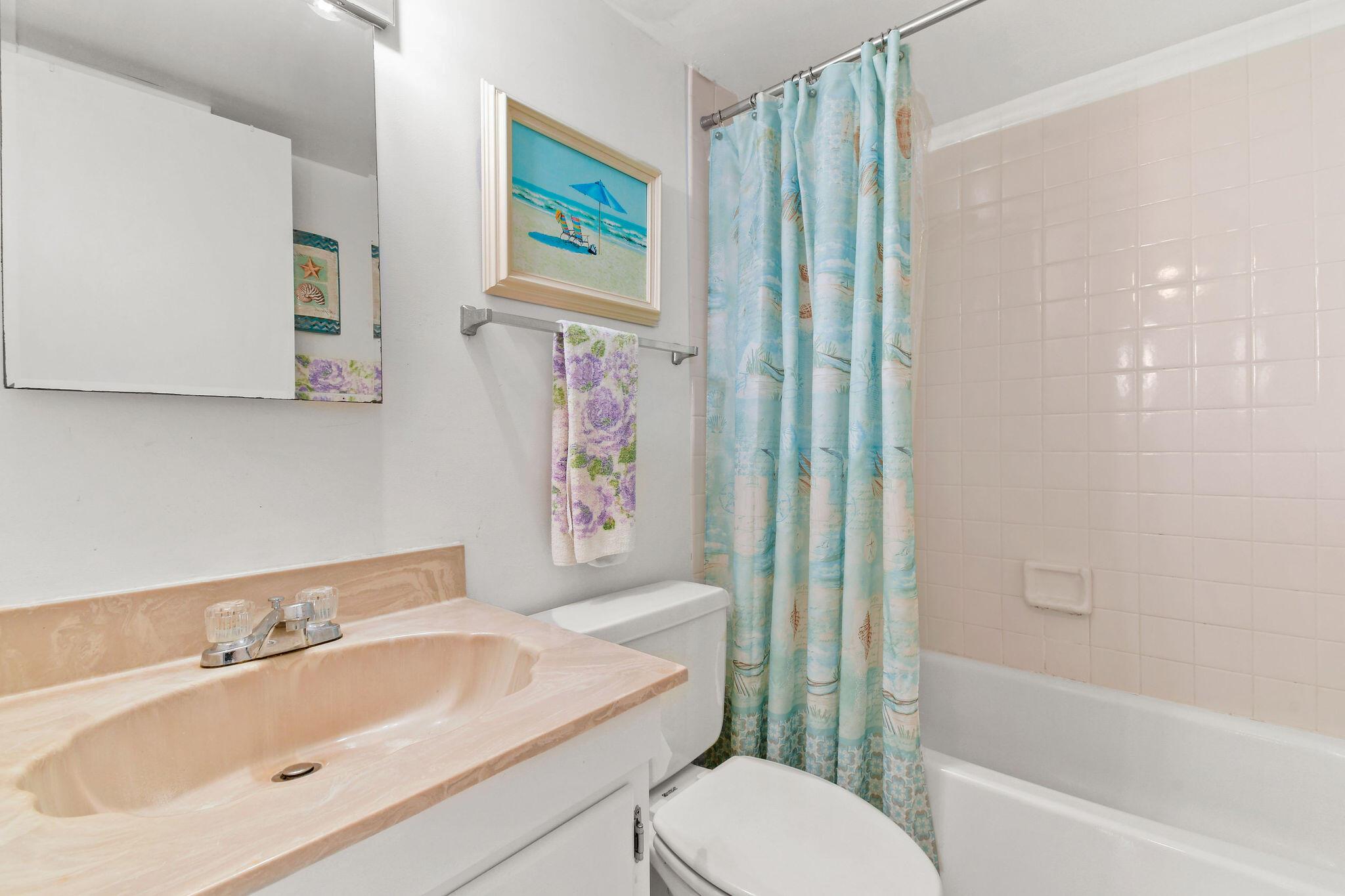 ISLAND CREST CONDOMINIUM - Residential