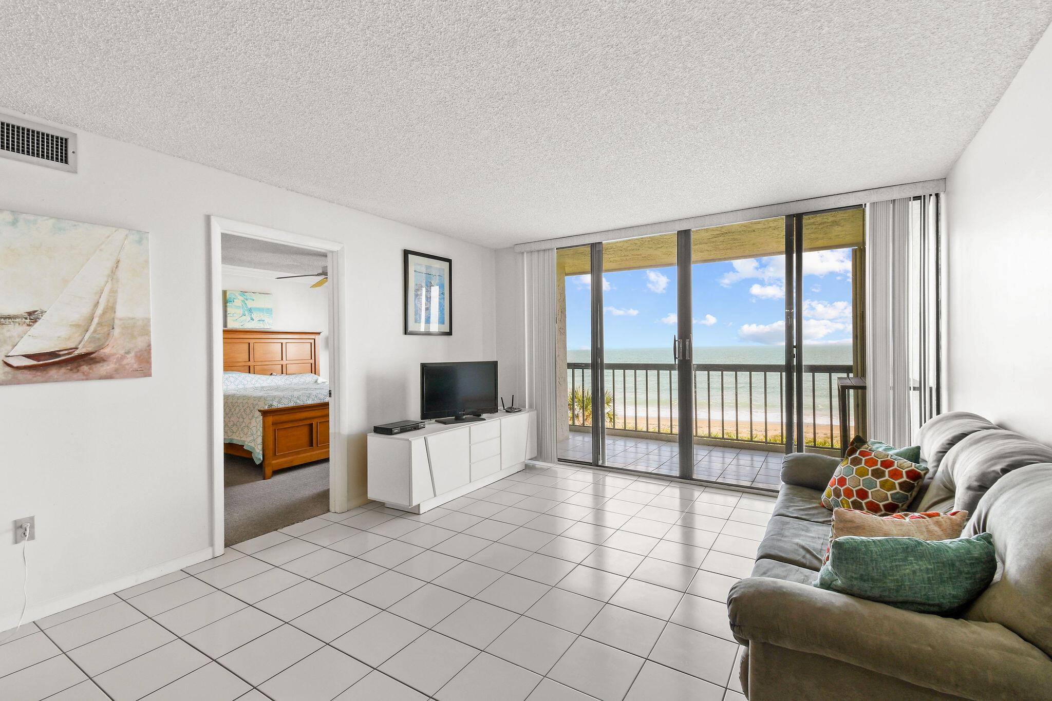 ISLAND CREST CONDOMINIUM - Residential