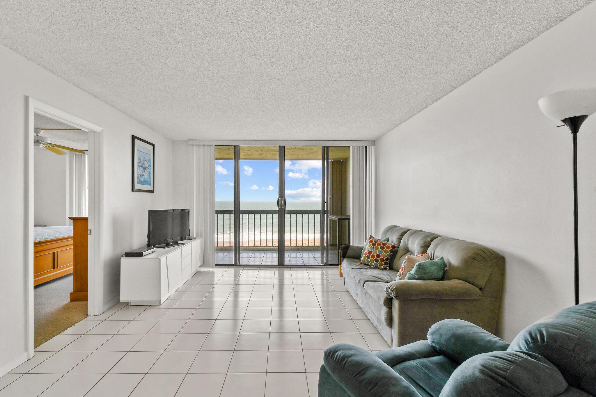 ISLAND CREST CONDOMINIUM - Residential