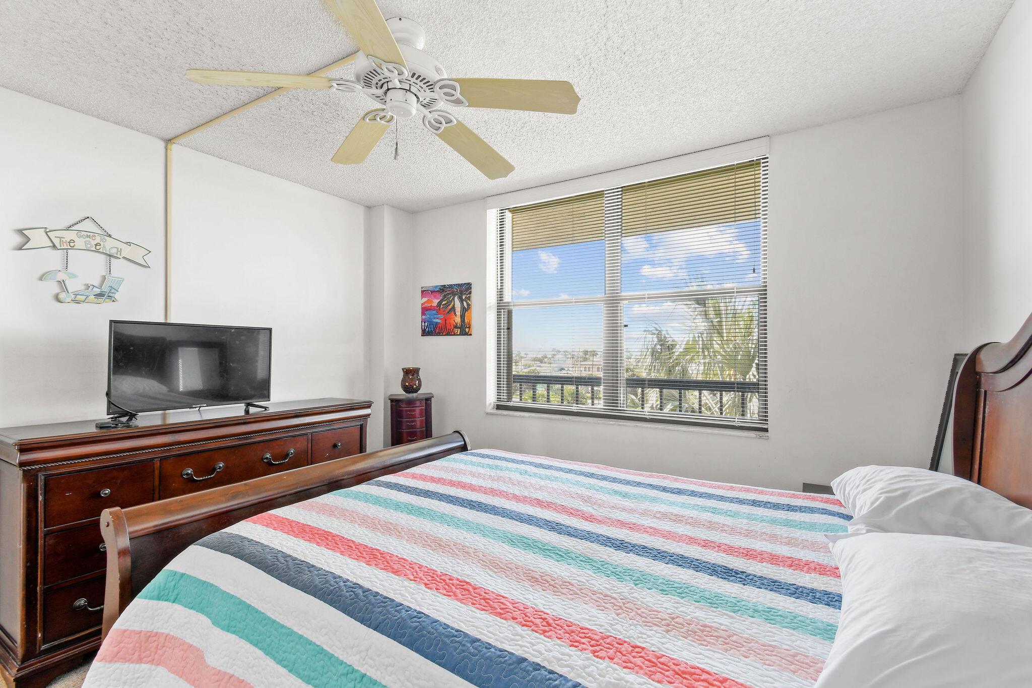 ISLAND CREST CONDOMINIUM - Residential