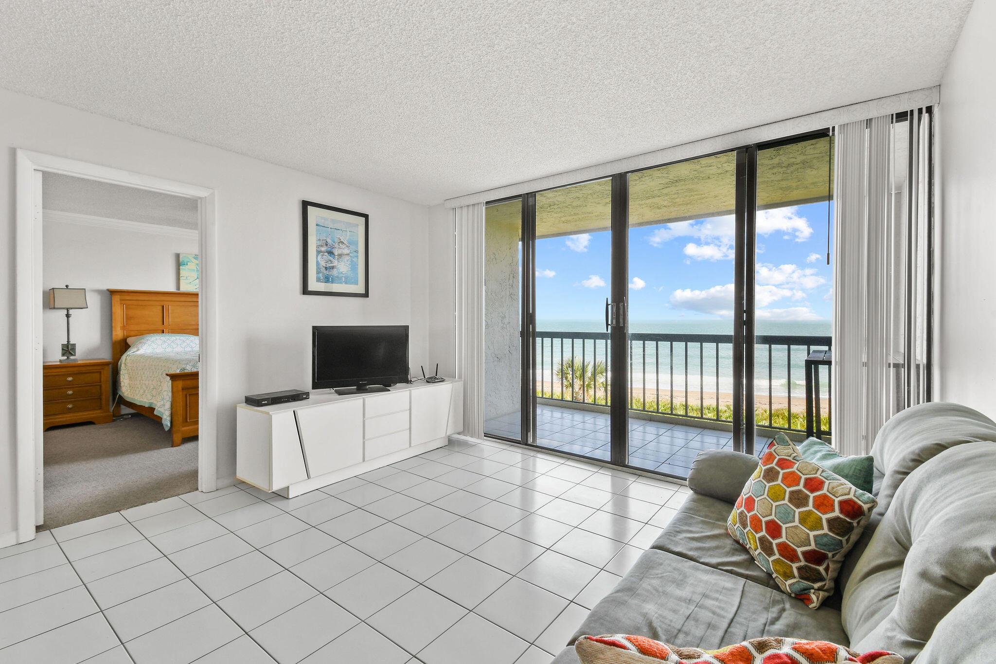 ISLAND CREST CONDOMINIUM - Residential