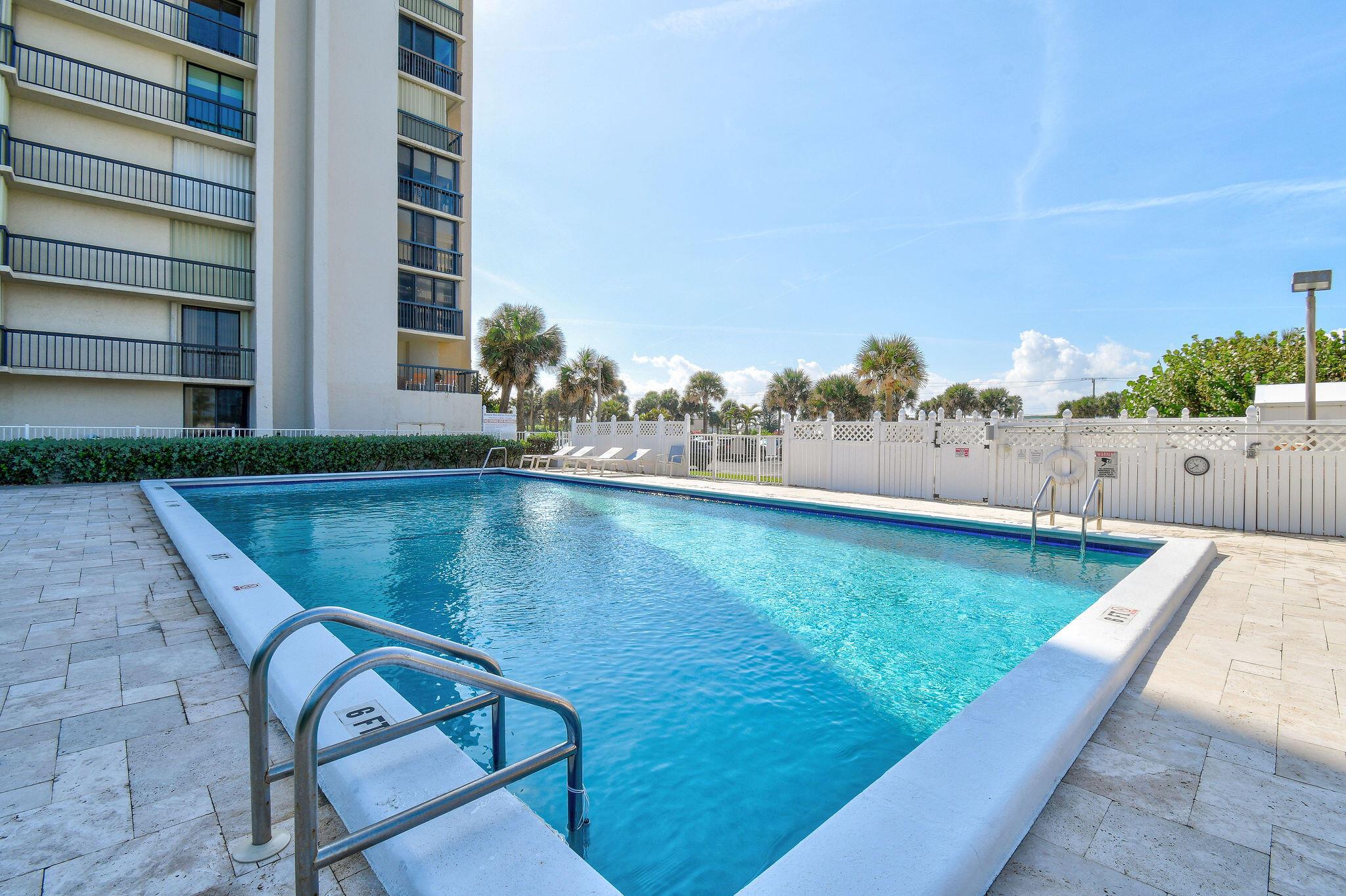 ISLAND CREST CONDOMINIUM - Residential