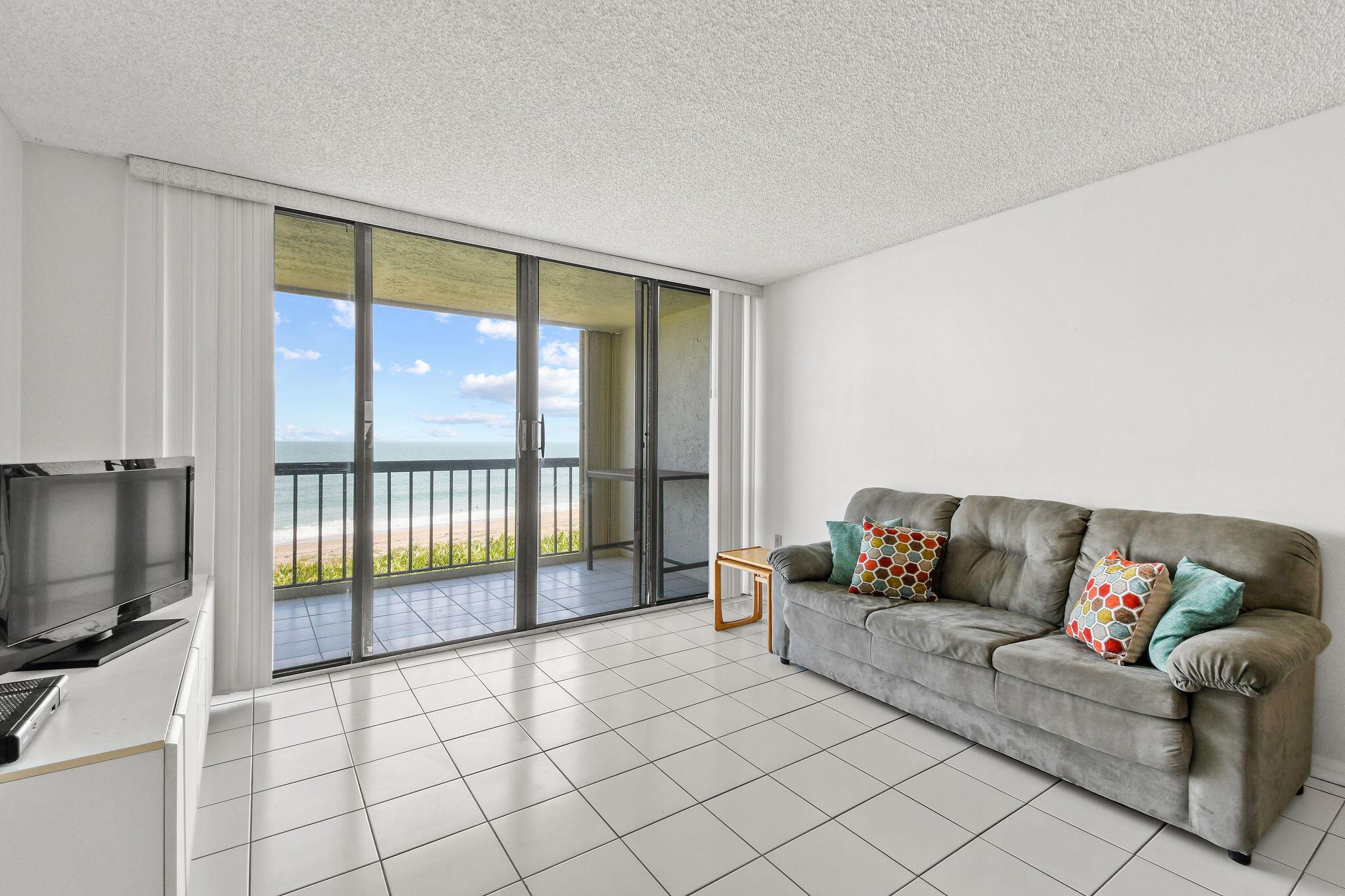 ISLAND CREST CONDOMINIUM - Residential