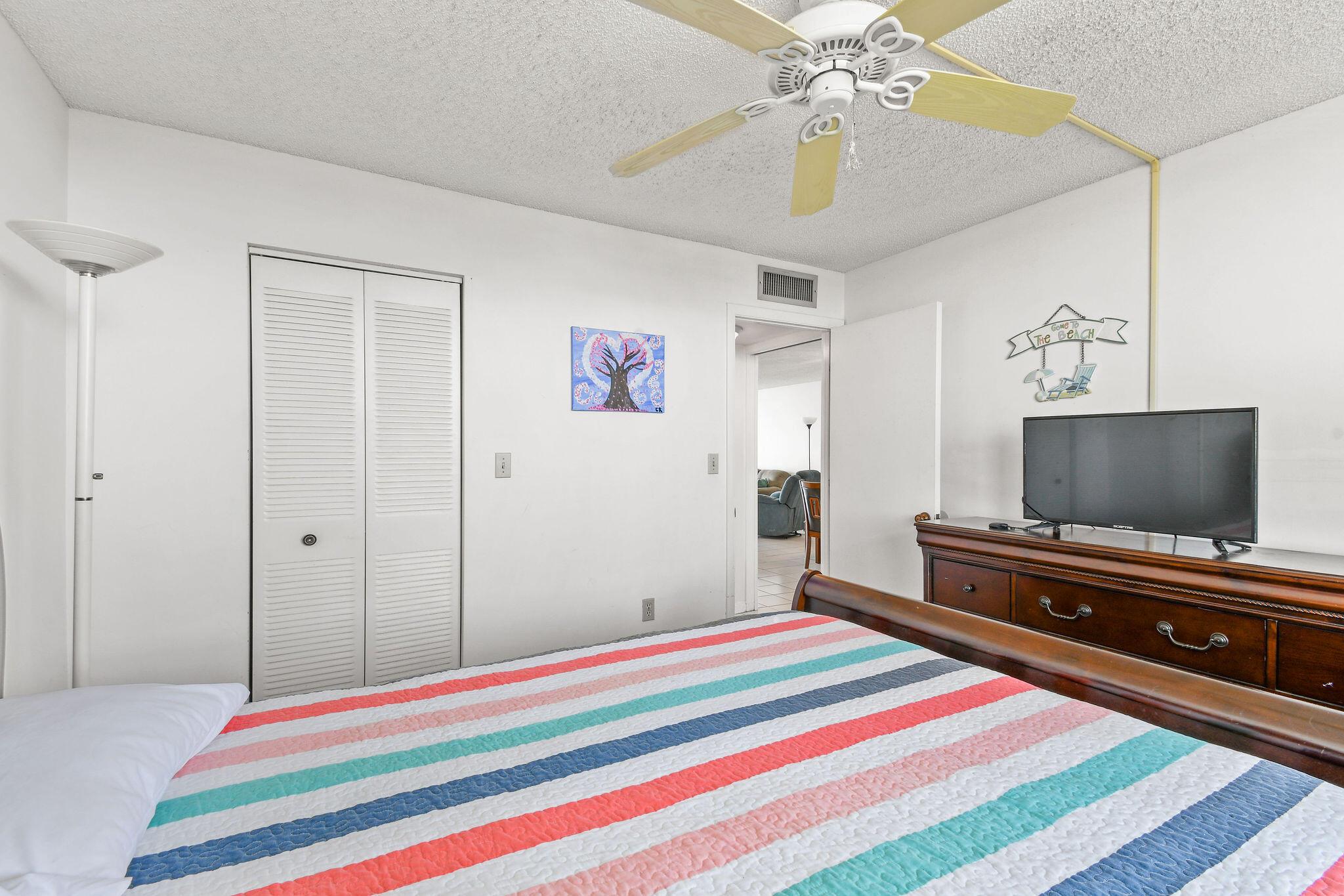 ISLAND CREST CONDOMINIUM - Residential