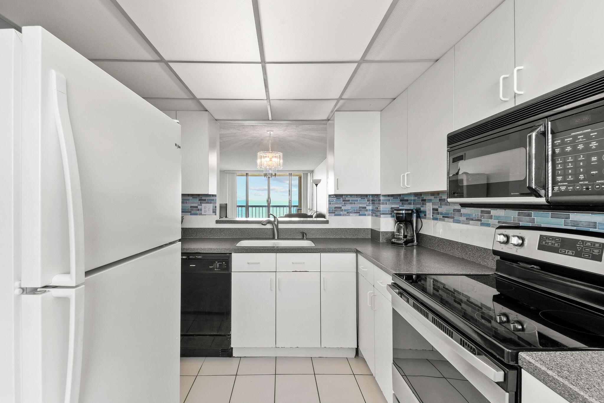 ISLAND CREST CONDOMINIUM - Residential