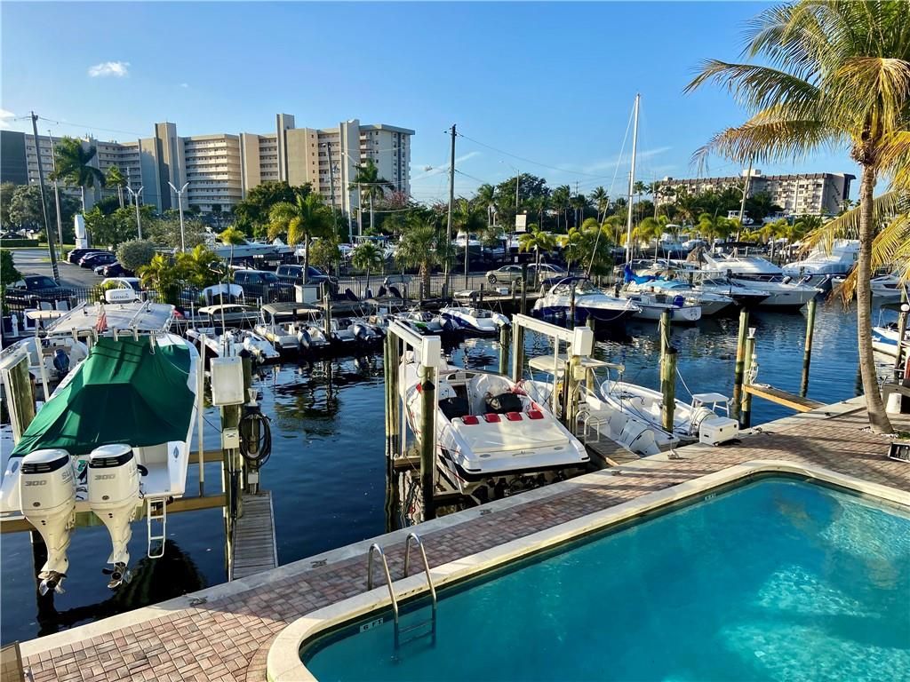 Photo of 861 SE 22nd Ave #5, Pompano Beach, FL 33062 (MLS # F10317511)