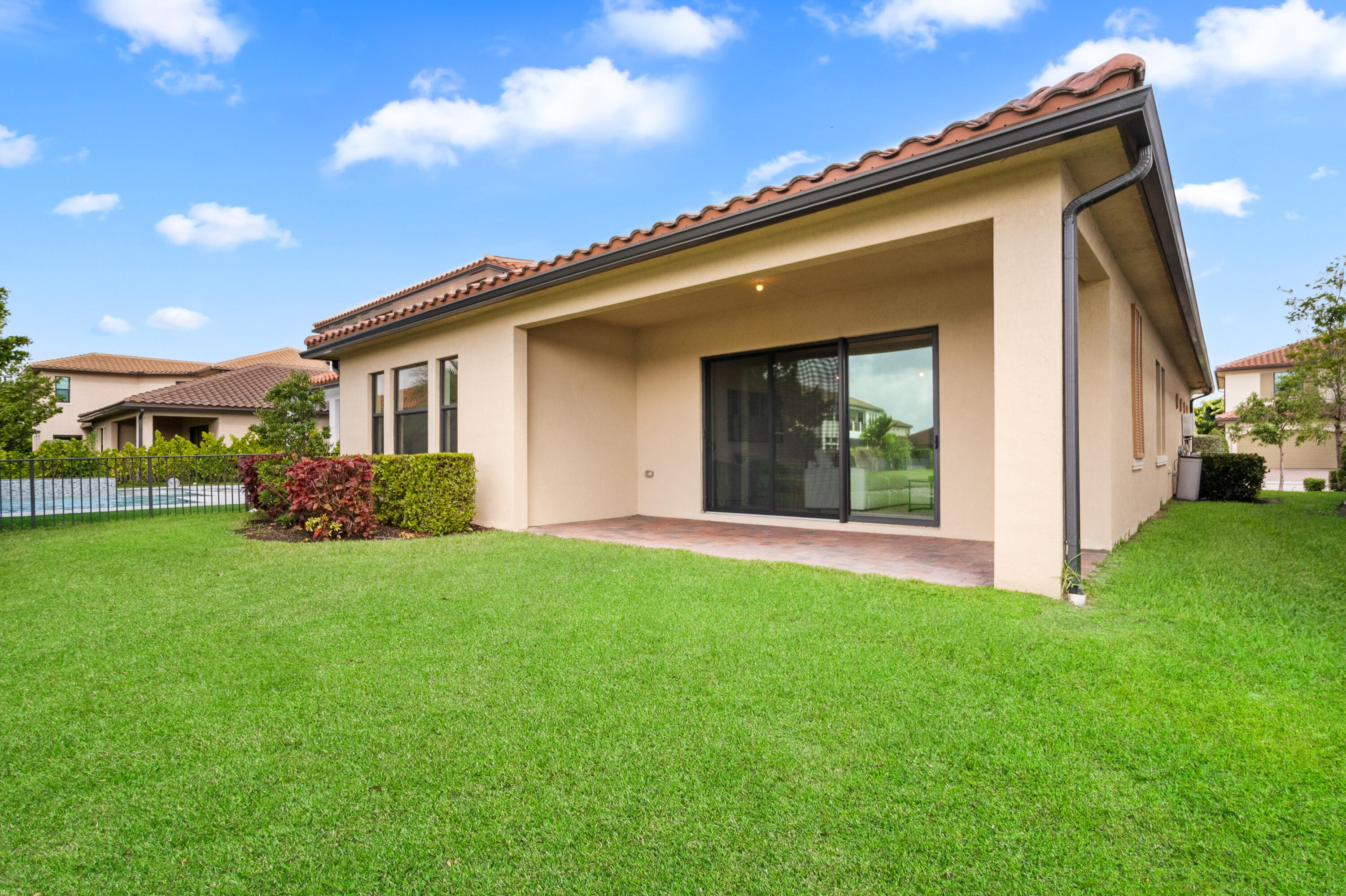 PARKLAND BAY - Residential