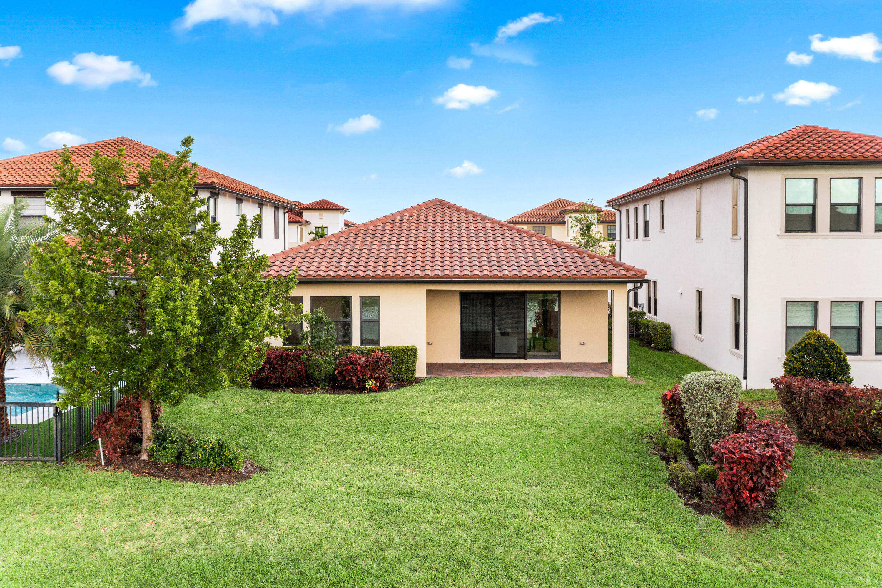 12260 N Baypoint Circle