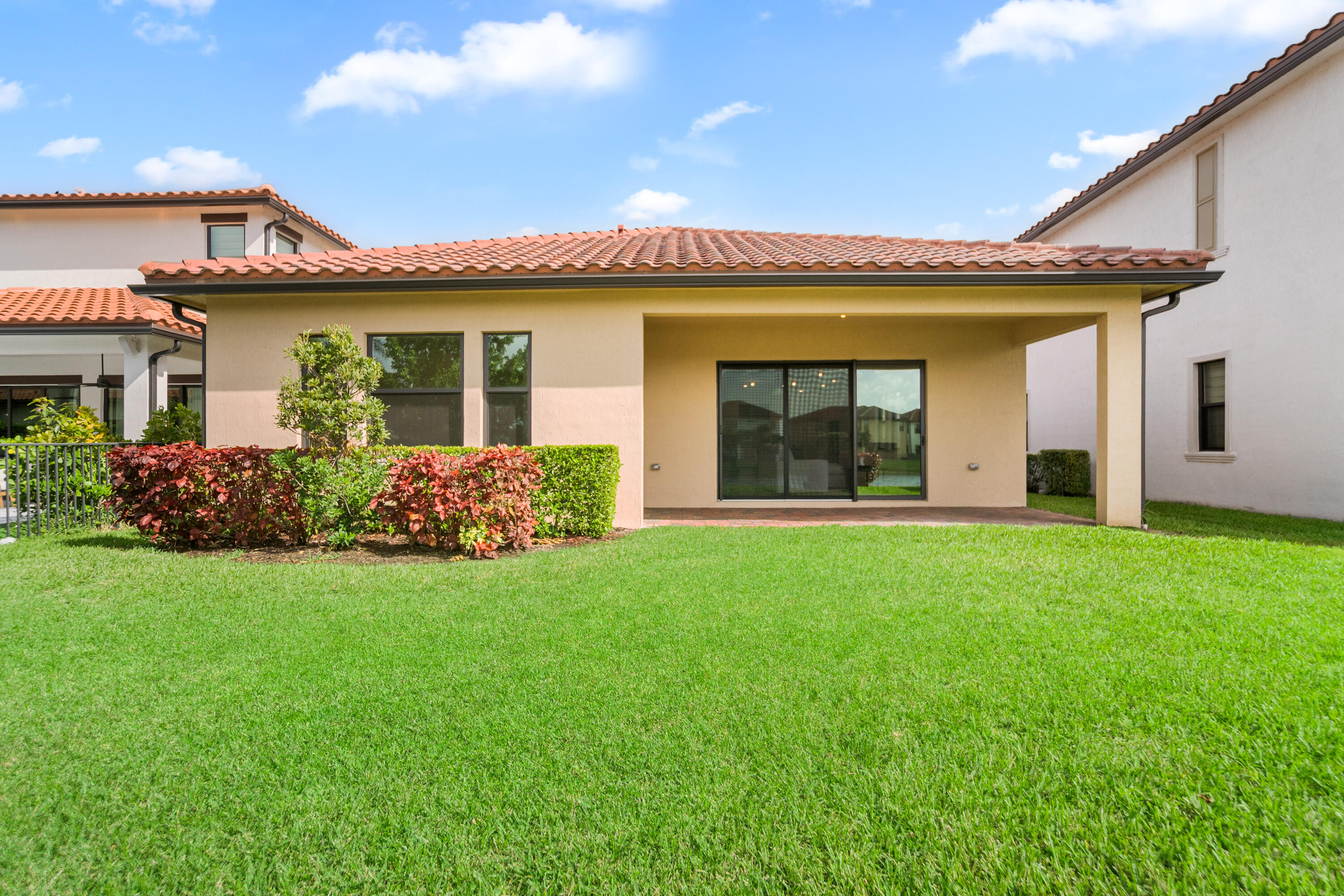 PARKLAND BAY - Residential