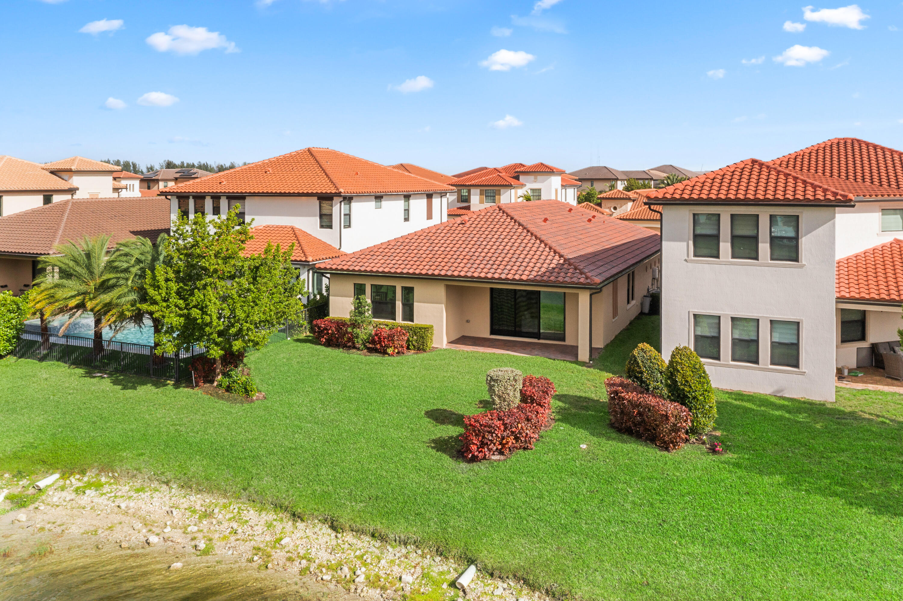 PARKLAND BAY - Residential