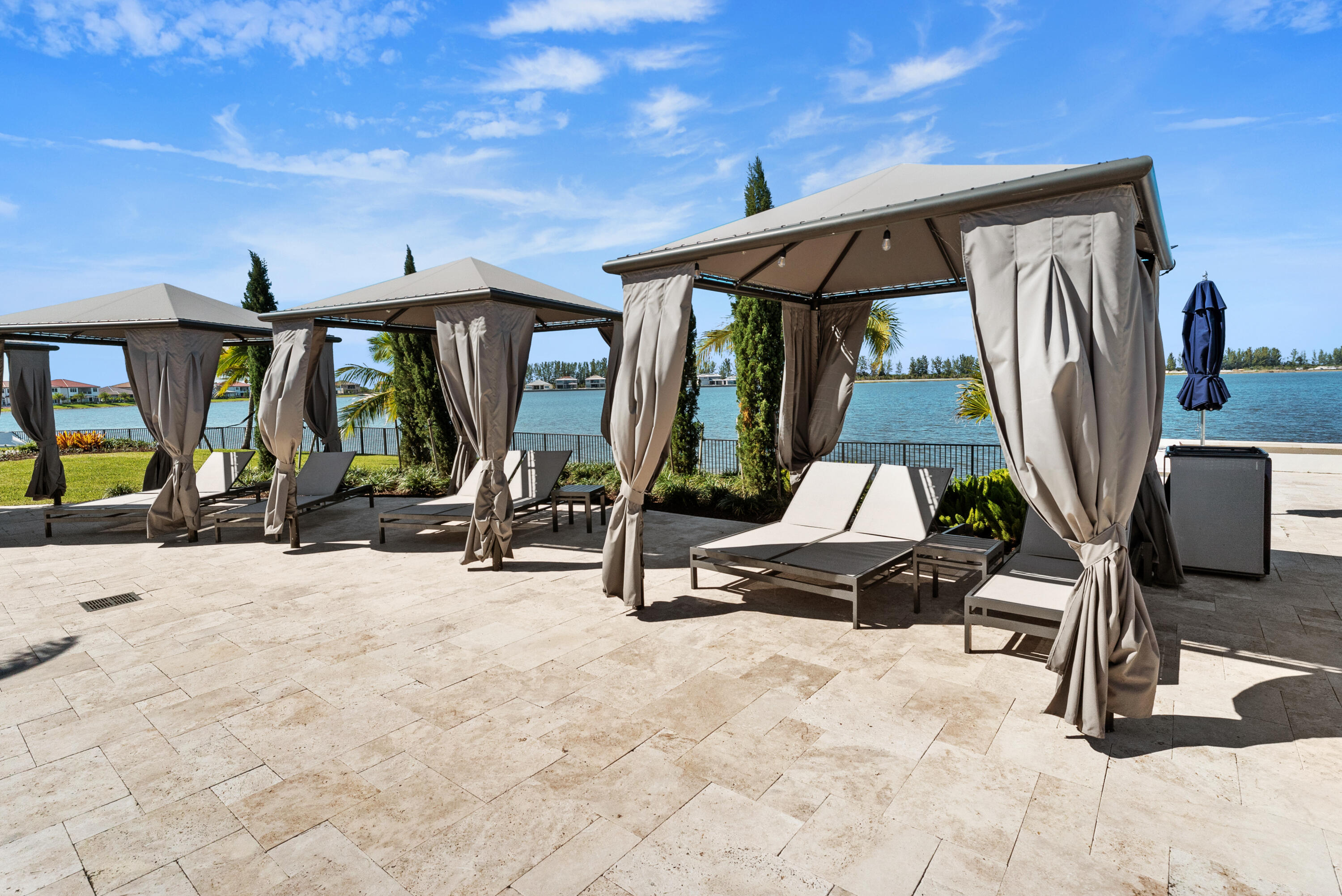 PARKLAND BAY - Residential