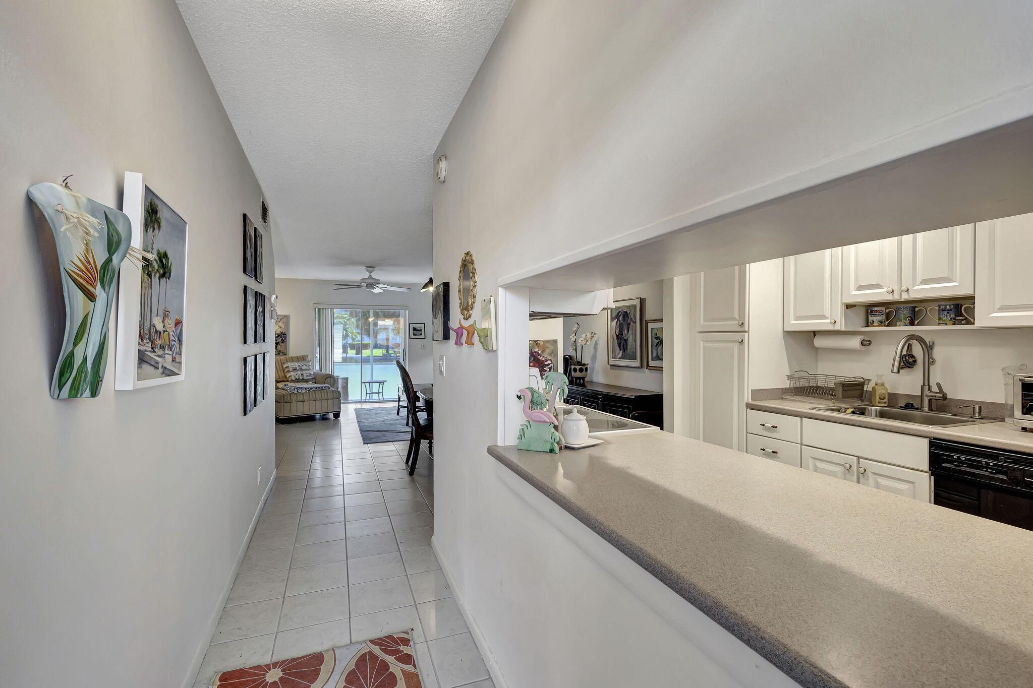 114 Oxford 200, West Palm Beach, FL, 33417/$169,999 1 114 Oxford 200