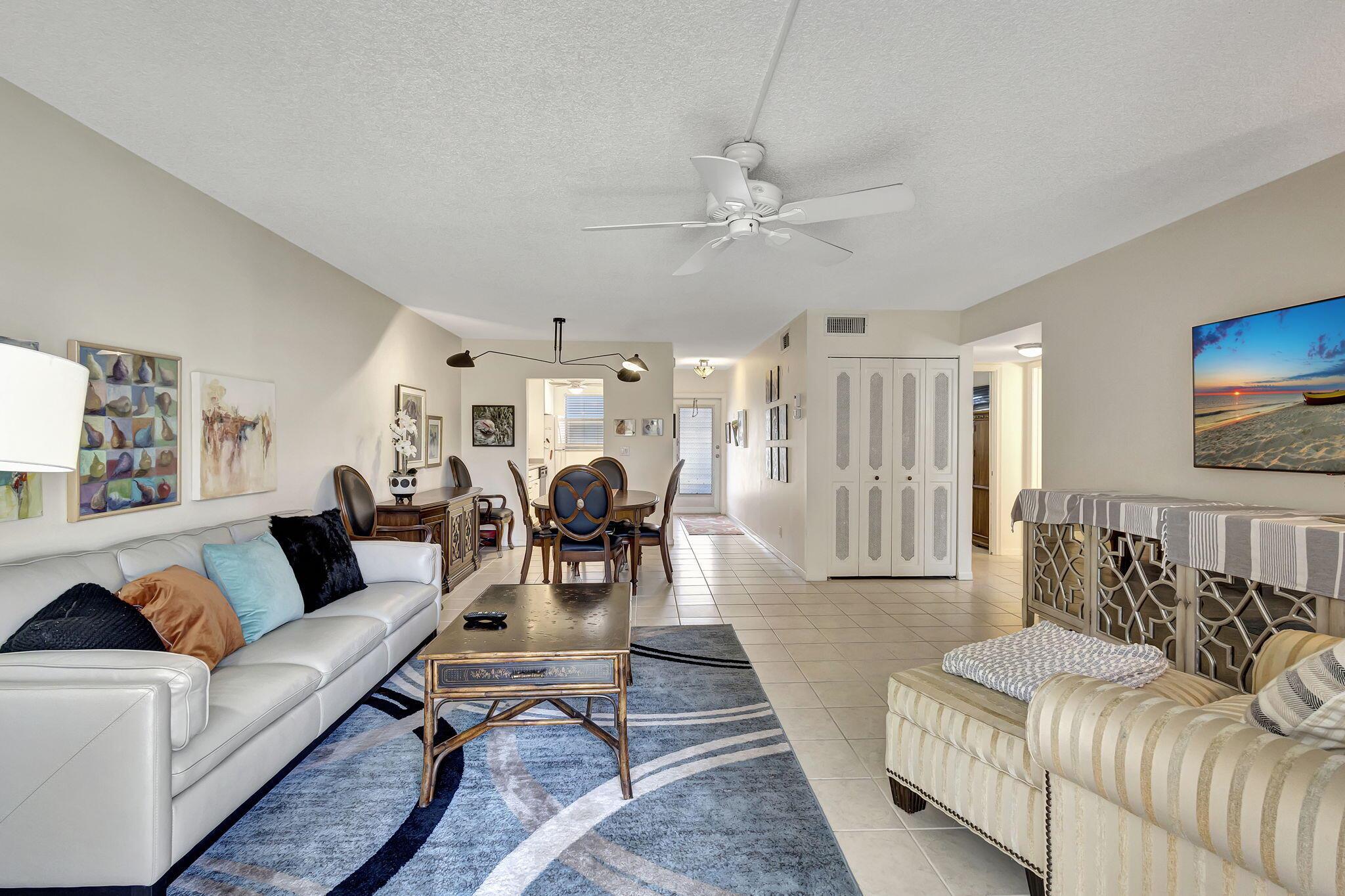 114 Oxford 200, West Palm Beach, FL, 33417/$169,999 4 114 Oxford 200