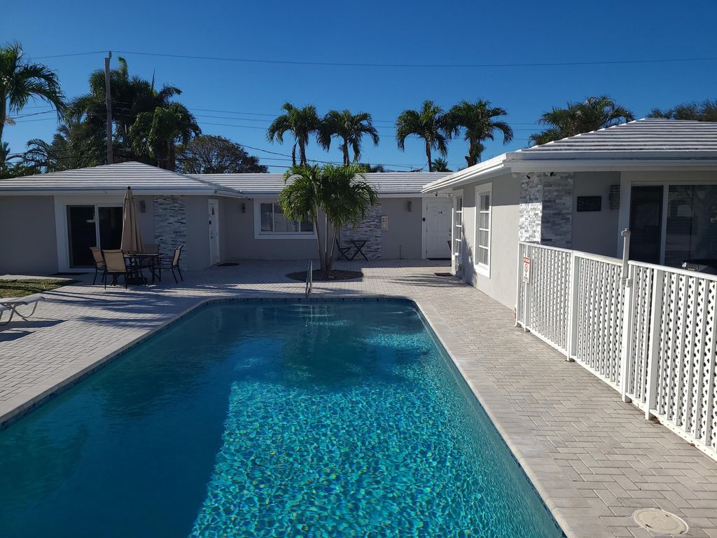 Photo of 5423 NE 22nd Terrace, Fort Lauderdale, FL 33308 (MLS # B26011371)