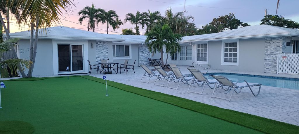 Photo of 5423 NE 22nd Terrace, Fort Lauderdale, FL 33308 (MLS # B26011371)