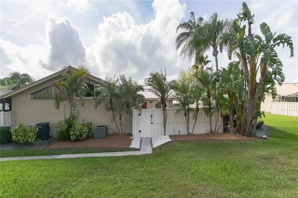 Photo of 5930 Golden Eagle Circle #5930, Palm Beach Gardens, FL 33418 (MLS # F10274545)