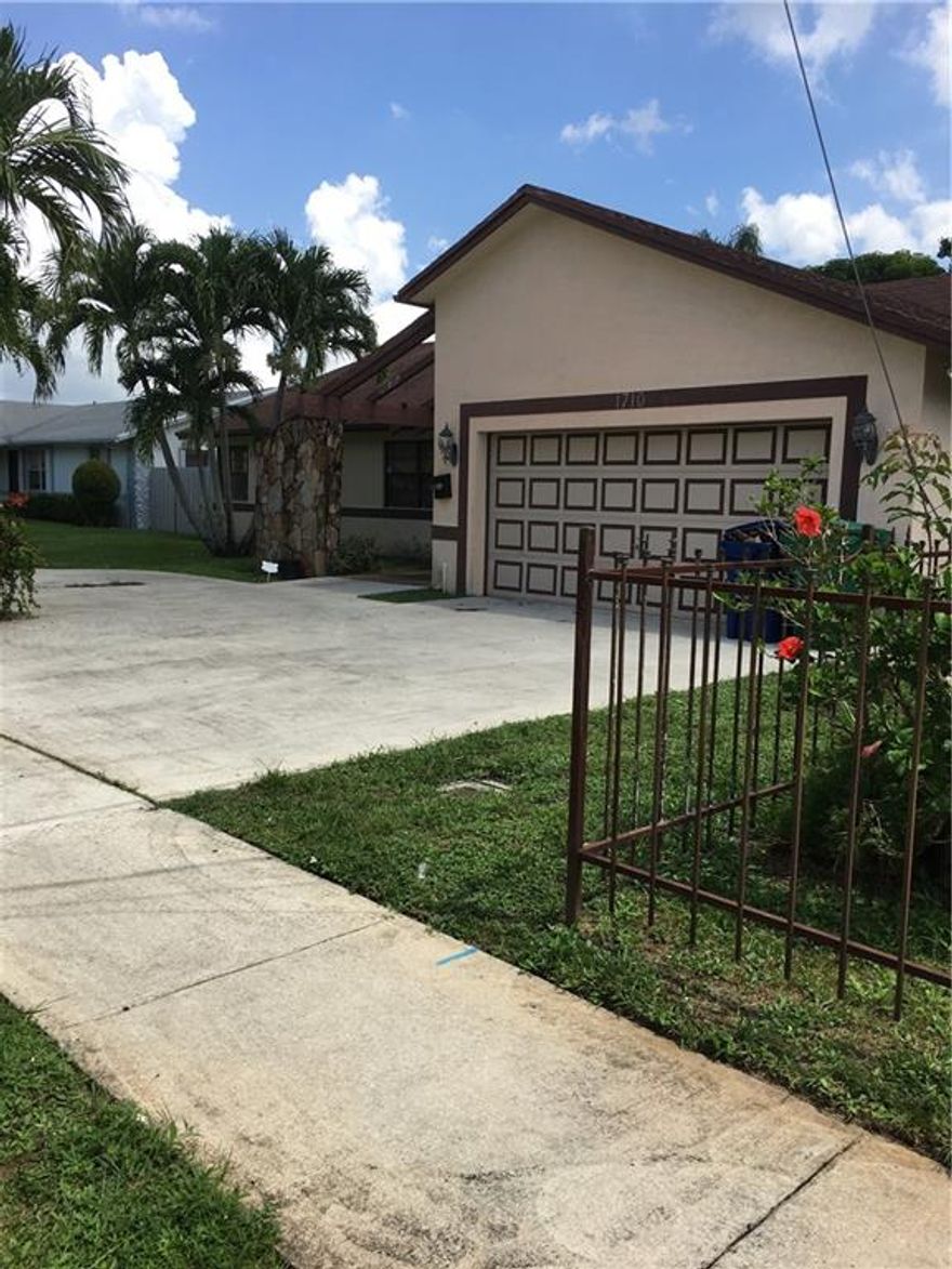 Well kept home in excellent condition. Ready to move in, huge master bedroom with his/her closet plus walk-in closet, dressing room connected to master suite as well as bath with oversized sunken bath tub.  new carpet in master bed plus one other room. beautiful tile throughout.  Large kitchen counter with bar area connected for eating and serving. A MUST SEE! Large  back porch with tables and a full bath. Great for entertaining.