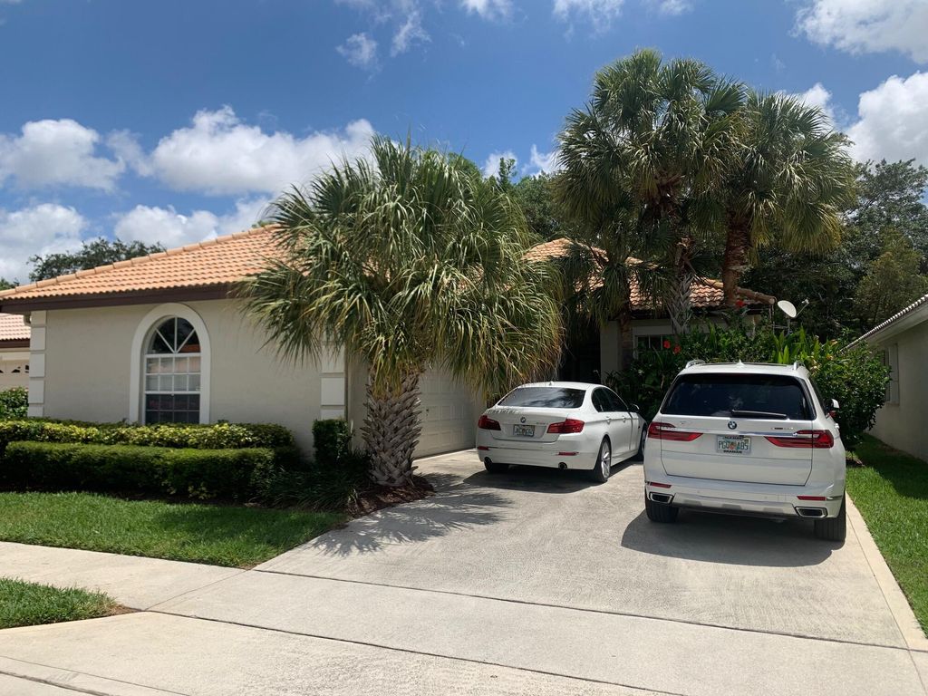 Photo of 13572 Weyburne Drive, Delray Beach, FL 33446 (MLS # R10951135)