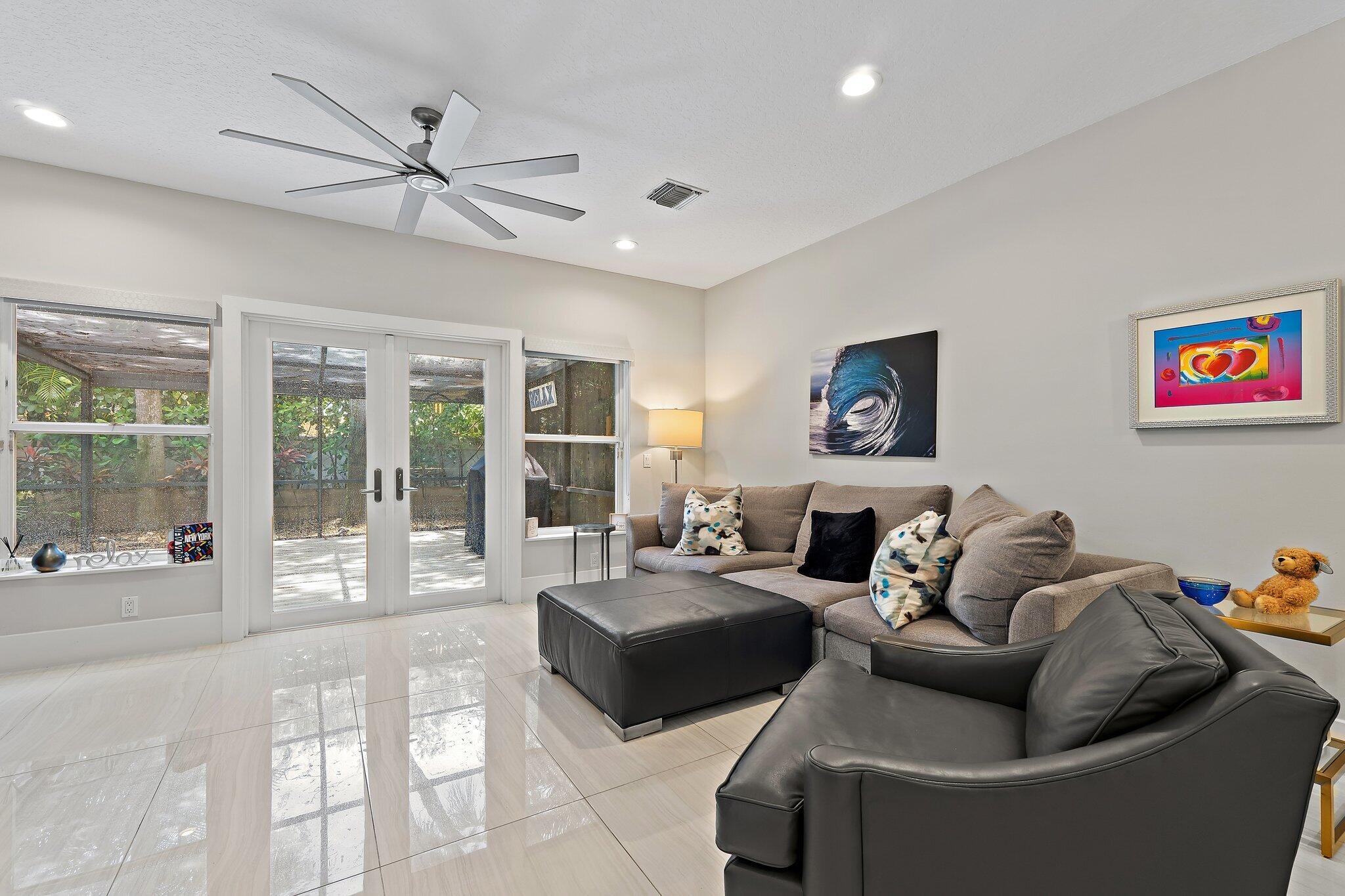 OAK HARBOUR 3 - Residential