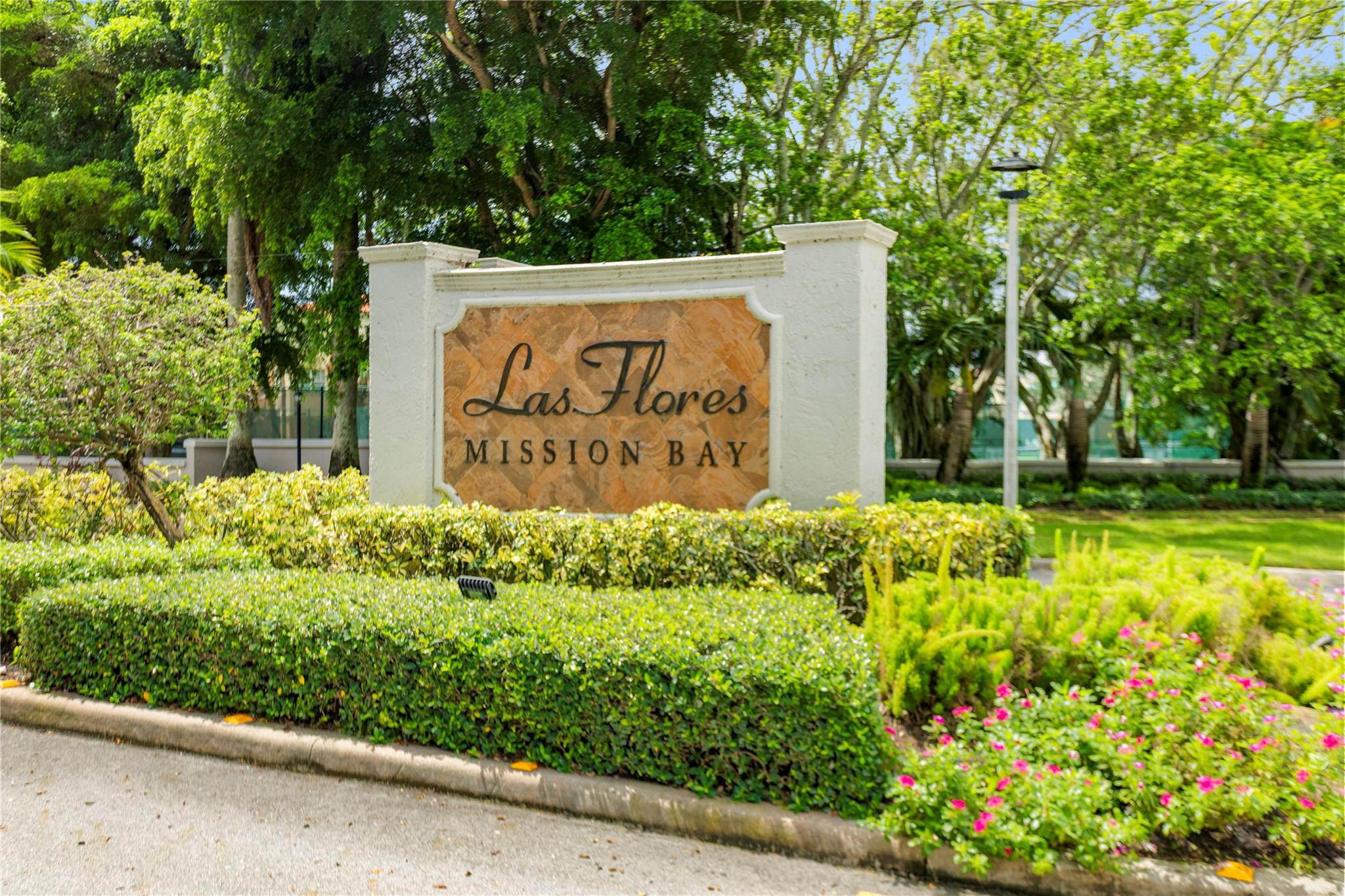 Welcome to this beautifully renovated corner-unit townhouse located in the highly sought-after resort-style community of Mission Bay. This spacious home features 4 bedrooms, 2 full bathrooms, a versatile den, and a beautifully updated half bath downstairs.
Enjoy a downstairs master suite, open-concept kitchen with brand-new appliances, and a bright aesthetic throughout. Additional highlights include a 2-car garage, corner unit for privacy, and thoughtfully designed living spaces ideal for comfort living. Mission Bay offer country club living with luxurious clubhouse, heated saltwater pool, jacuzzi, sauna, fitness center, game room, ten tennis courts, basketball courts, volleyball, and Playgrounds. Excellent schools and did I mention just walking distance to supermarkets and restaurants.