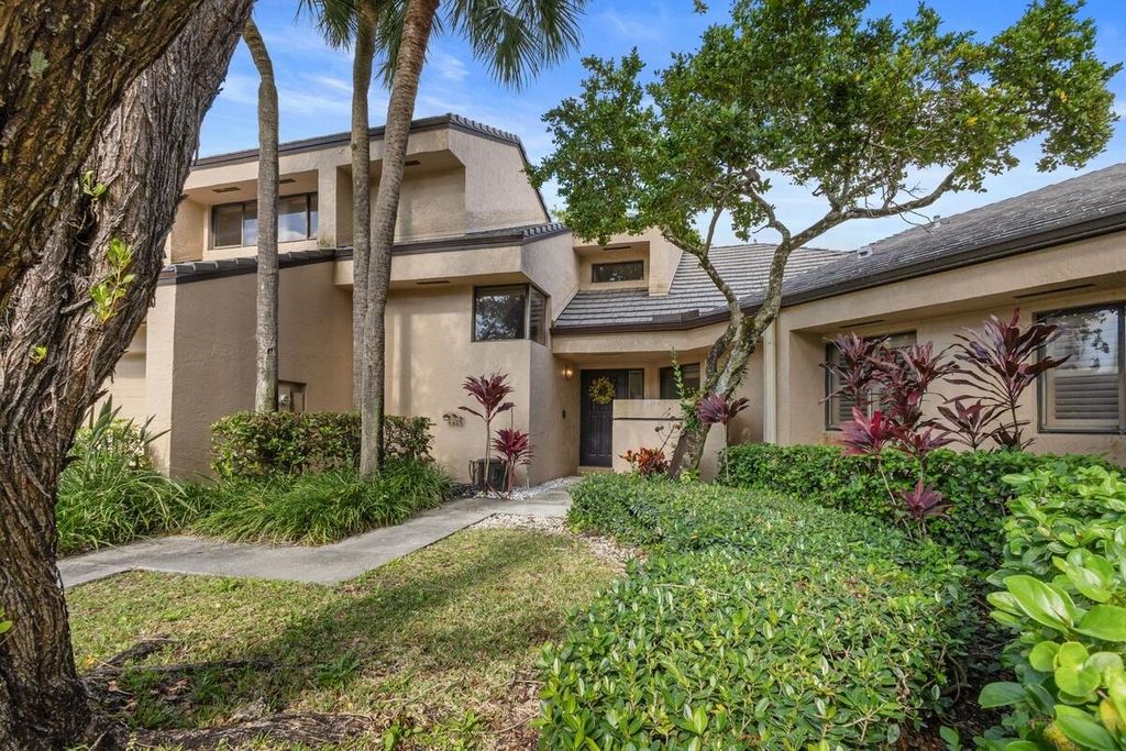 Photo of 124 Chelsea Lane S, Plantation, FL 33324 (MLS # B26004134)