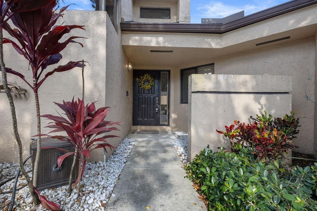 Photo of 124 Chelsea Lane S, Plantation, FL 33324 (MLS # B26004134)