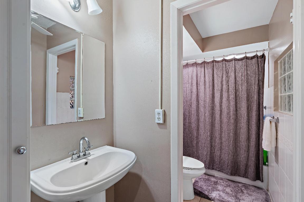 VIKING ARMS CONDO - Residential