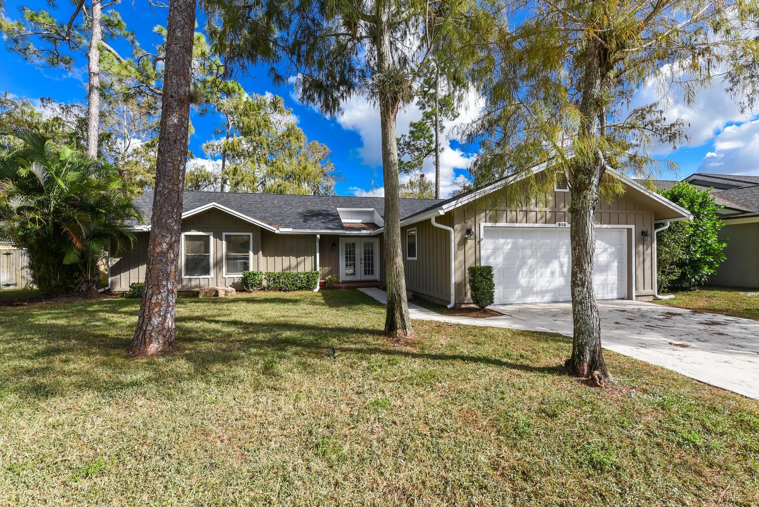 SUGAR POND MANOR OF WELLI - Residential Lease