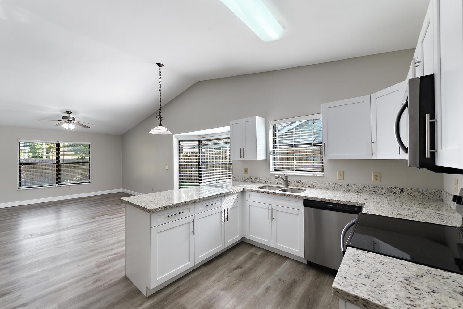 SUGAR POND MANOR OF WELLI - Residential Lease