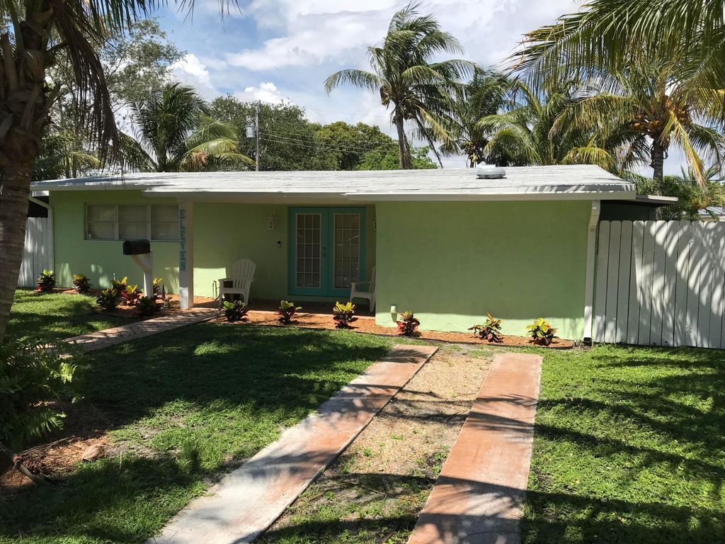 Photo of 11 NE 17th Avenue, Pompano Beach, FL 33060 (MLS # B26007397)